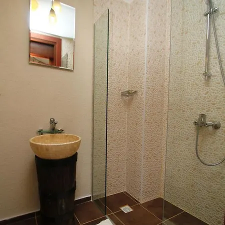 Harmoni Bed & Breakfast *