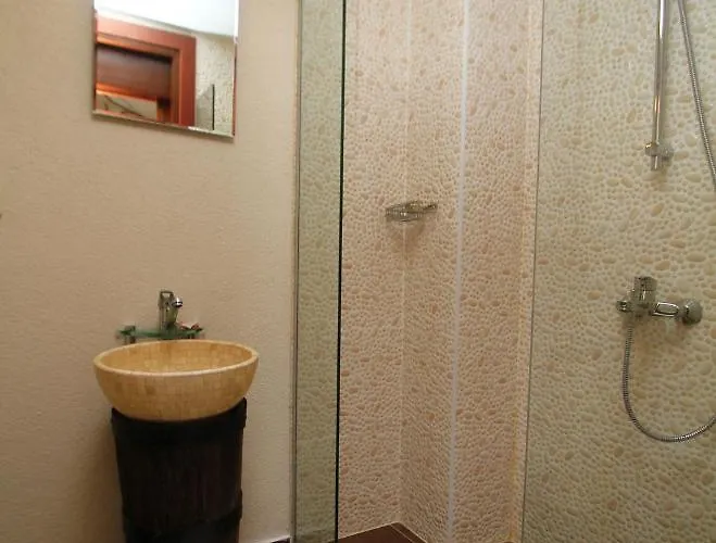 Harmoni Bed & Breakfast *