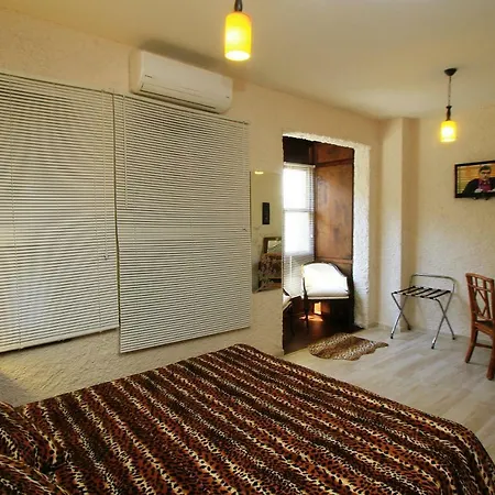 Harmoni Bed & Breakfast *