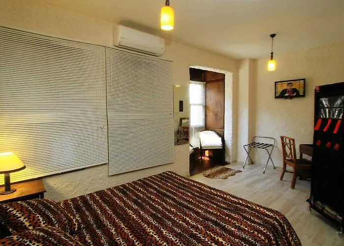 Harmoni Bed & Breakfast *